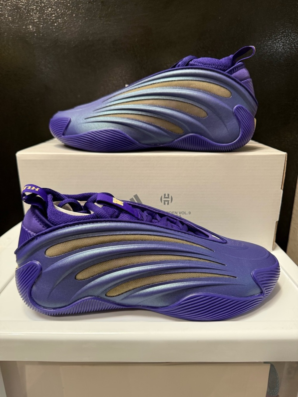 Adidas NCAA Harden Volume 9 Basketball Men's Size 7 Women's 8 Purple UW HP7234